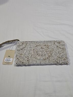 Tommy Bahama Beaded White/natural Wristlet Clutch - Neutral Bead Detail
